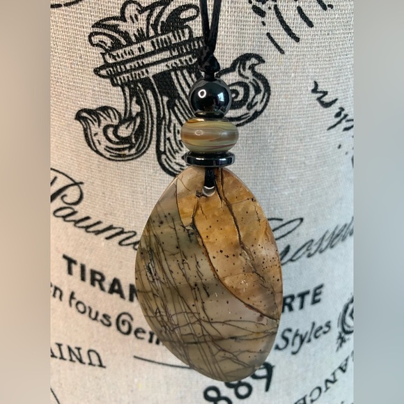Elegant Jasper Leaf Pendant Necklace - Picture 3 of 6